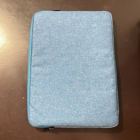 MacBook Air 13” shell and blue soft case - Picture 4 of 5